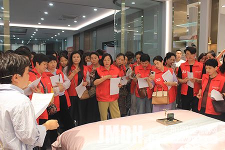 火爆訂貨現(xiàn)場-1.jpg